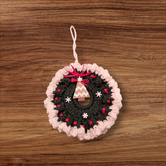 Christmas Ornament  Crochet Wreaths Set of 4, Christmas Tree Themes, Stockings - Picture 6 of 6